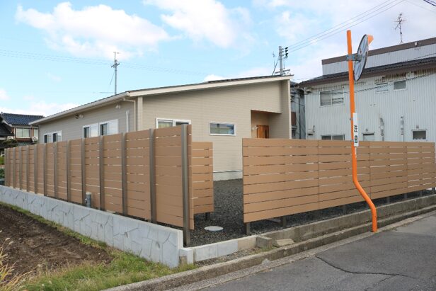 出雲市 外構リフォーム 玄関前アプローチとフェンス施工事例