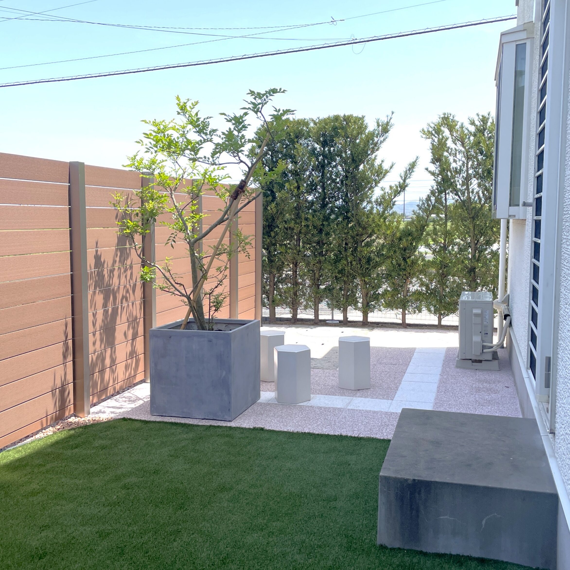 出雲市 外構リフォーム 人工芝と植栽で整備された庭