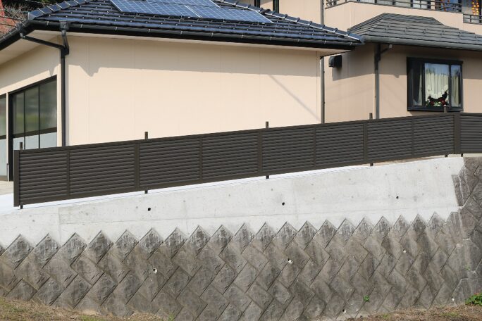 出雲市 外構工事 安全性を高めた塀とフェンスの施工後