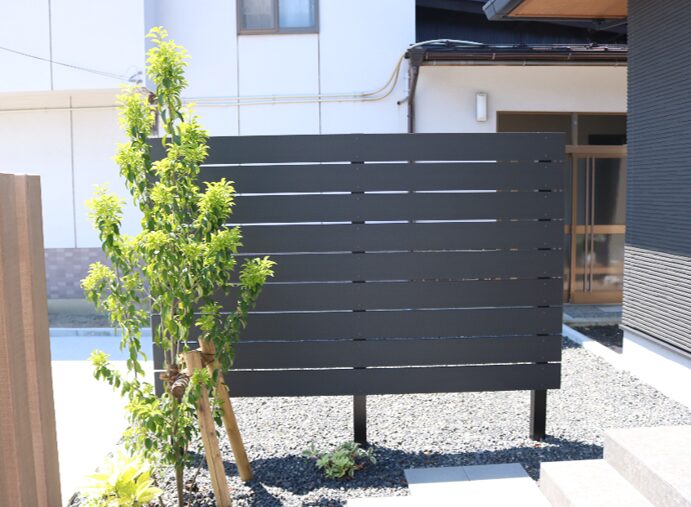 出雲市 外構リフォーム 植栽と門柱を取り入れたアプローチ